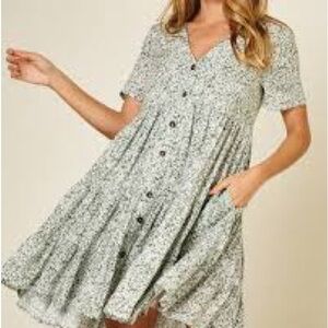 Ces FemmeGreen and White Floral Mini Dress
